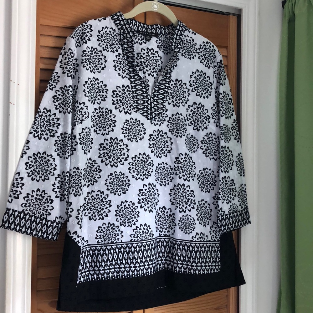 Very cute black and white top